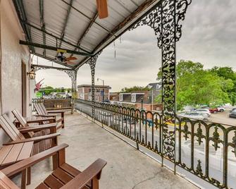 Chic Louisiana Retreat - Balcony and River Views! - New Roads - Balcón