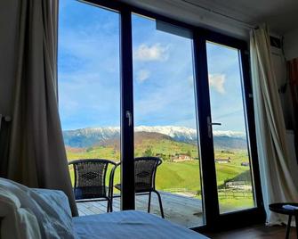 Ursa Mica Glamping Resort - Șirnea - Balcony