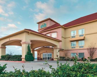 La Quinta Inn & Suites by Wyndham Glen Rose - Glen Rose - Building
