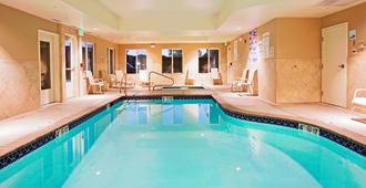 Holiday Inn Express & Suites Reno Airport - Reno - Pool