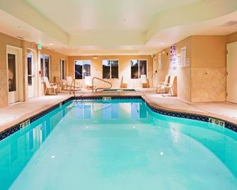 Holiday Inn Express & Suites Reno, An IHG Hotel - Reno - Pool