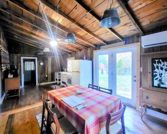 Exceptional ! Modern Comfort In Historic Fayetteville Home 3 Br 2 Bath @ Nrg - Fayetteville - Essbereich