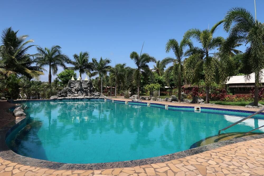 ريزورت بريمو بوم تيرا فيردي - كالانغوت - حوض السباحة