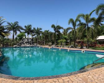 Resort Primo Bom Terra Verde - קלנגוטה - בריכה