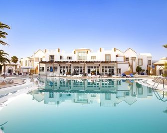 Apartamentos Livvo Morromar - Puerto del Carmen - בריכה