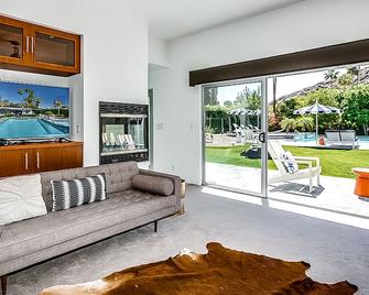 Fabulous Alexander home in the best neighborhood w/ pool, spa & mountain views - Palm Springs - Soggiorno