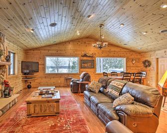 Waterfront Pike Lake Retreat Snowmobile - Park Falls - Sala de estar
