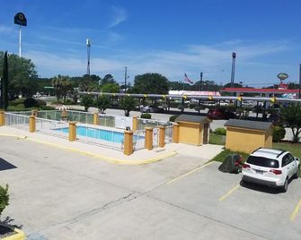 Americas Best Inn - Savannah I-95 - סאוואנה - בריכה