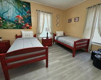 Stay at this perfect home, just 5 minute drive to Ybor city - Tampa - Phòng ngủ