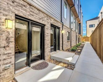 Chic Dallas 2BR with Rooftop - Ensuite Comfort - Dallas - Vista del exterior