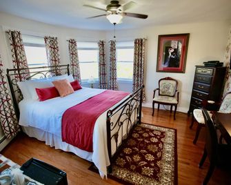 Twin Peaks B&B - Mindemoya