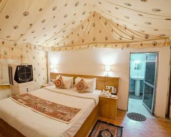 Jaisalmer Dekho Luxury Desert Camp - Jaisalmer - Bedroom