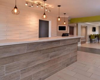 Americas Best Value Inn Memphis/Airport - Memphis - Front desk