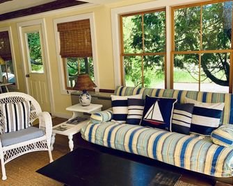 Featured in Oprah's 'O' Magazine! - Southwest Harbor - Living room