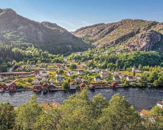 Beautiful home in åna-sira with WiFi - Flekkefjord
