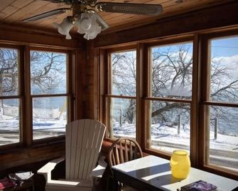 West Water Place on Lake Ontario in Wellington - Prince Edward - Restaurant