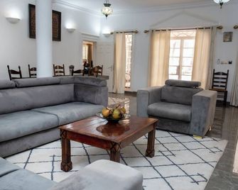 Coconut Residence & Spa - Kololi - Living room