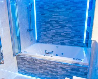 Sawrey Serviced Apartments - Bradford - Bathroom