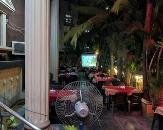 Treebo Eagle Executive - Pimpri - Chinchwad - Restaurante