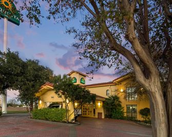 La Quinta Inn by Wyndham San Antonio I-35 N at Rittiman Rd - San Antonio