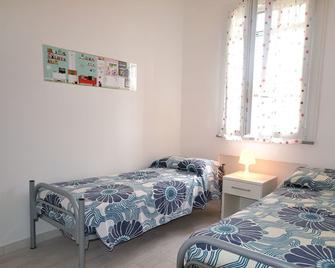 First floor villa with garden and parking space at 150 meters. from the sea - Lido delle Nazioni - Bedroom