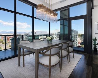 Luxury 2 Bedroom Penthouse with Mountain Views fFom Every Room - دنفر (كولورادو) - غرفة طعام