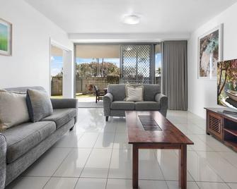 Beaches on Lammermoor Apartments - Yeppoon - Living room