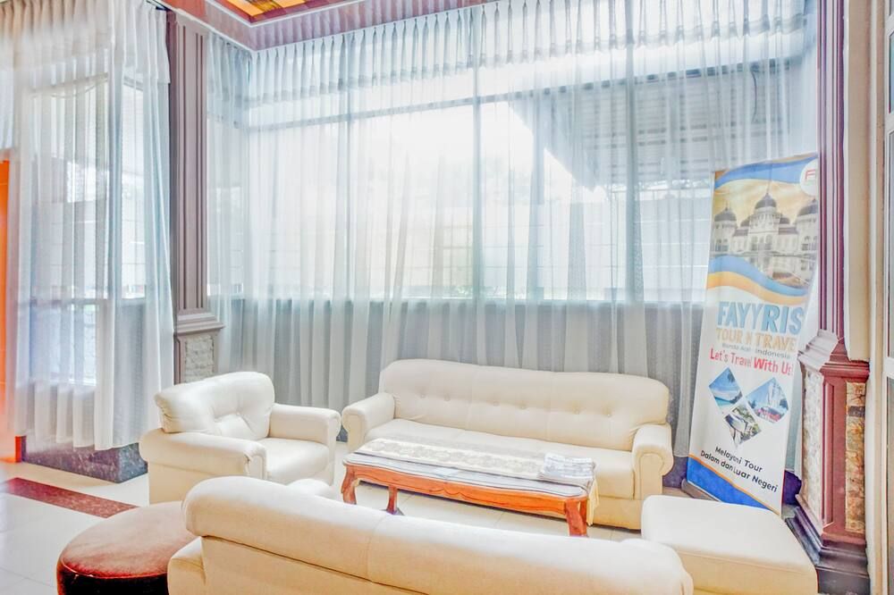 Dancenter Meurah Mulia - בנדה אקה - סלון