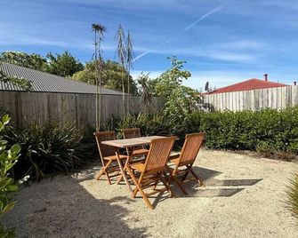 Modern 2-Bedroom Home with Backyard in Edgeware - 基督城 - 天井