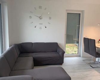 Neue Doppelhaushälfte mit Terrasse, Balkon und Garten - Remscheid - Pokój dzienny