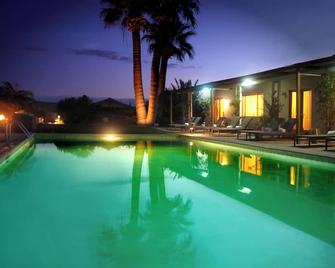 The Spring Resort & Spa - Desert Hot Springs - Piscina