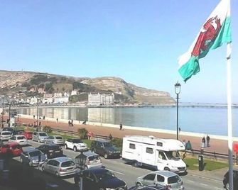Winchmore Hotel - Llandudno - Outdoor view