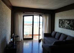 Ocean View Apartment - Almada