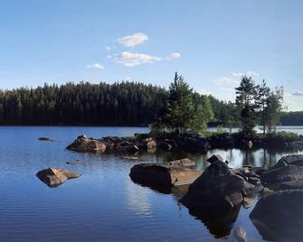 Beautiful vacation property with secluded location in the forest - Nora - Piscina
