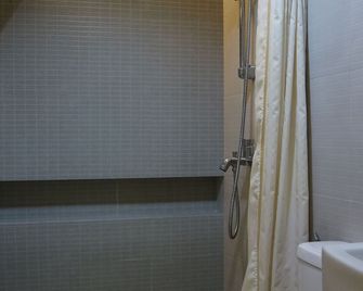 Magallanes Square Hotel - Tagaytay - Bad