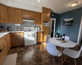 Stunning views of the bay and close to all amenities! - Corner Brook - Cucina