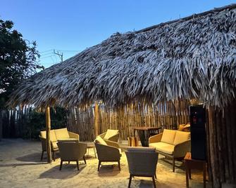 The Bounty - Caye Caulker - Innenhof