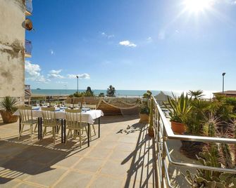 Stunning Apartment In Porto Empedocle - Porto Empedocle - Balcón