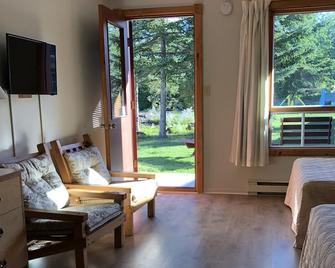 Auberge La Coudriere-Cool Hotel - L'Isle-aux-Coudres - Living room