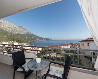 Apartmani Nina & Mili - Igrane - Balcony