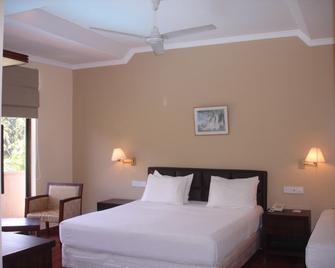 Devon Hotel - Kandy - Bedroom