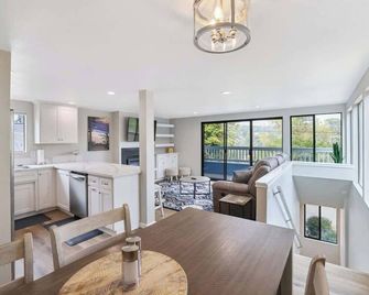 Coastal Pines Chalet by Moonstone Beach - Cambria - Dining room