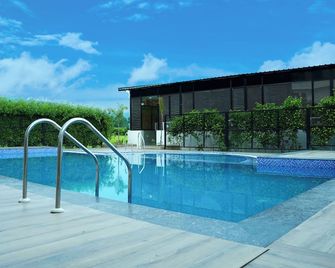 Vasant Corbett Resort - Dhela - Piscina