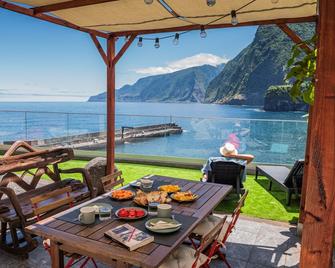 Madeira Black Sand House by Stay Madeira Island - Seixal - Restaurant