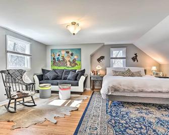 Trolley Apt Upper: Steps to Village Trail & Canal! - Pittsford - Phòng ngủ