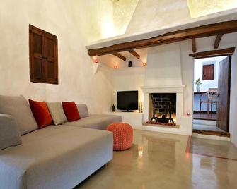 Stunning Ibiza Villa | 6 Bedrooms | Villa Santy | Gorgeous Sea & Mountain Views | Sant Joan - Sant Joan de Labritja - Living room