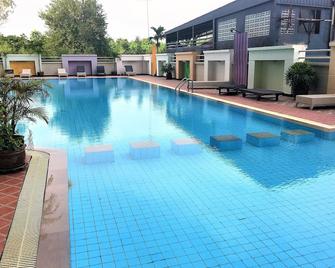 Angket condominium fully furnished 14th floor studio apartment - Bang Lamung - Pool