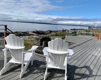 At the Water's Edge! Fantastic Beach & Amazing Views! - Coupeville - Patio