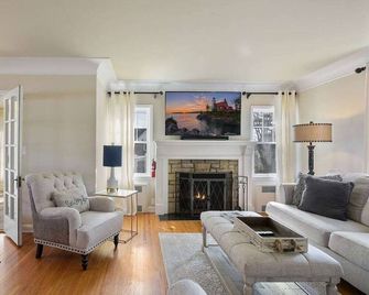 Cozy Cottage/Porch/Firepit Only 15min From Dt Mpls - Wayzata - Sala de estar