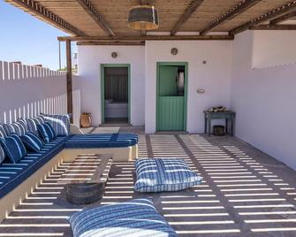 Ailouros Guest House - Schoinousa - Balcón